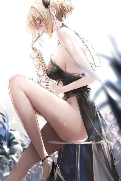 Horny Hottie Blowing Her Own Sax for Some Solo XXX Action!