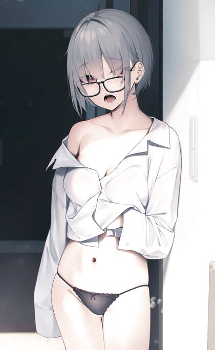 Horny AF Hottie Wakes Up to XXX Pic of Her Own Hotness & Can’T Help But Play with Puss