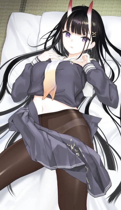 Holy Shit! Midrift Goddess Exposes Her No-Panties Skirtslip Show