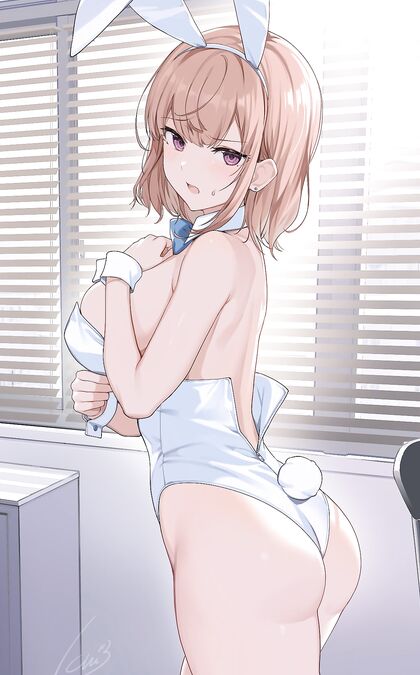 Hella Hot Harem-scaping Babe in Bunz!