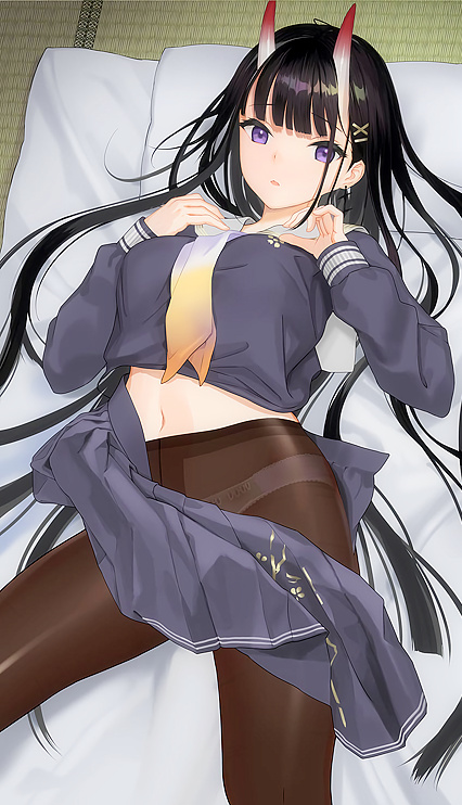 Holy Shit! Midrift Goddess Exposes Her No-Panties Skirtslip Show