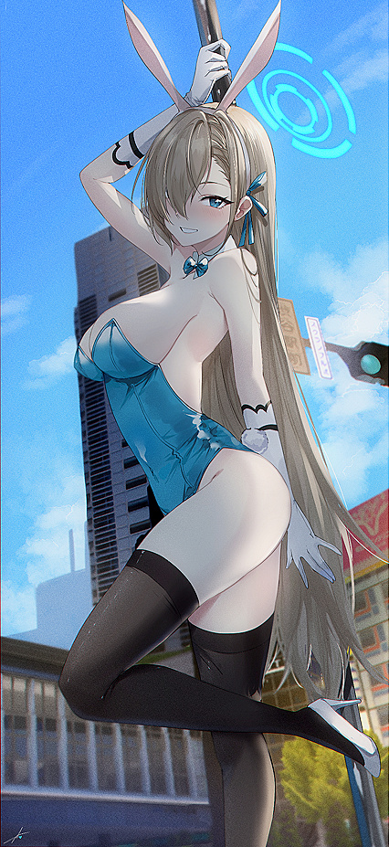 Hella Hot Harem Porn - Bun-totally obsessed babe fucking her way through XXX honeys!