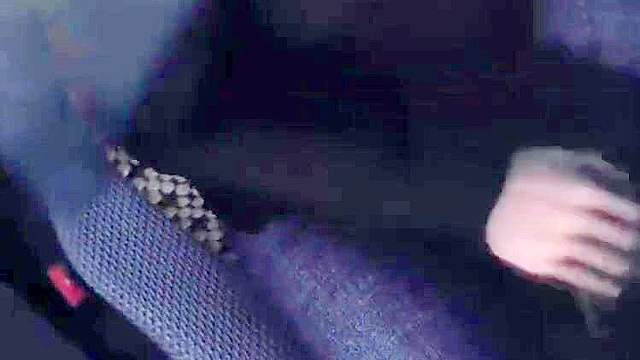 Lara Croft gets down on her knees and deepthroat cock - 3d compilation