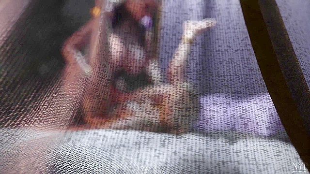 Futanari Sindel pounds Cassie Cage's pussy