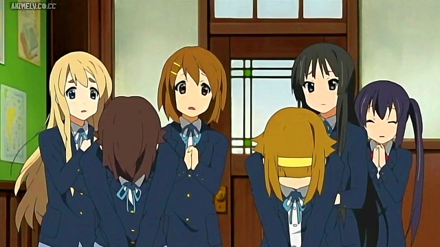 K-ON Anime Girls Rock Out With Sexy Music & Seductive Moves