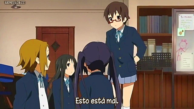 K-ON Anime Girls Rock Out With Sexy Music & Seductive Moves