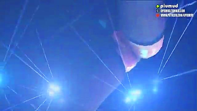 Hot 3D Honoka Strips Seductively in Club for Erotic Fun