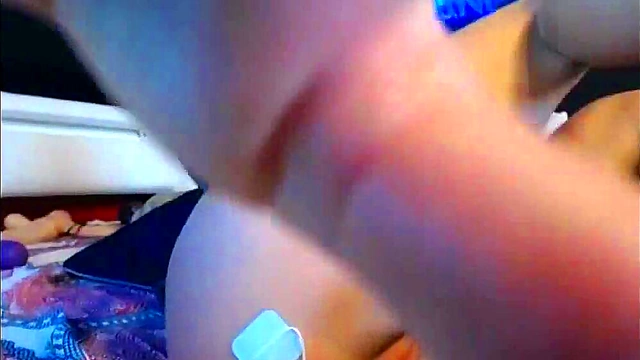 Super Hot CamGirl Fucks Her Holes On Webcam For Dirty Anal Fun