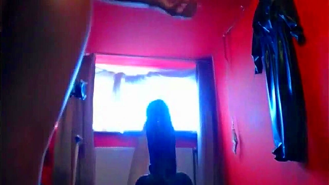 Super Hot CamGirl Fucks Her Holes On Webcam For Dirty Anal Fun