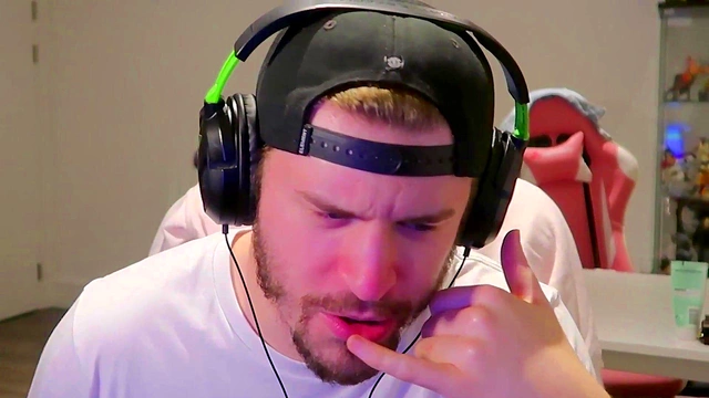 Strange Alien Seduces for Intense Hentai Fap CEO Session