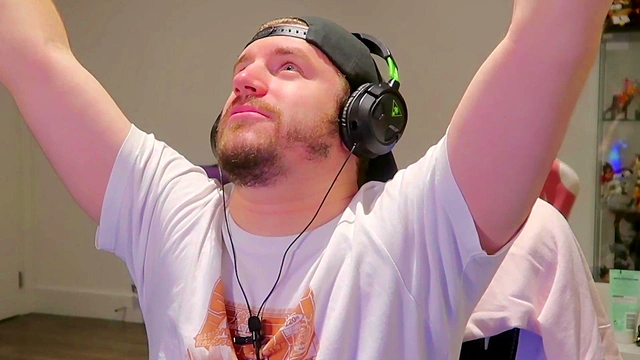 Strange Alien Seduces for Intense Hentai Fap CEO Session