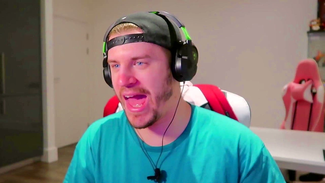 Spider-Man Goes Wrong – Black Cat Seduces Him in Naughty Marvel Hentai Cartoon