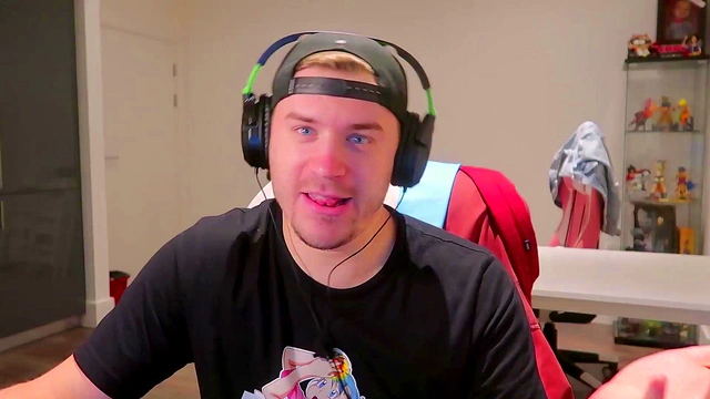 Naruto Jikage Rising – Seductive Anime Chick Teases in FNAF Style