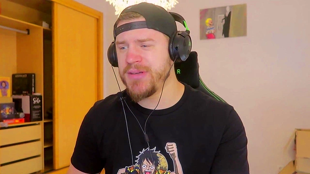 Horny Dragon Ball Girls Bulma & Launch Fuck With Kamehameha Passion