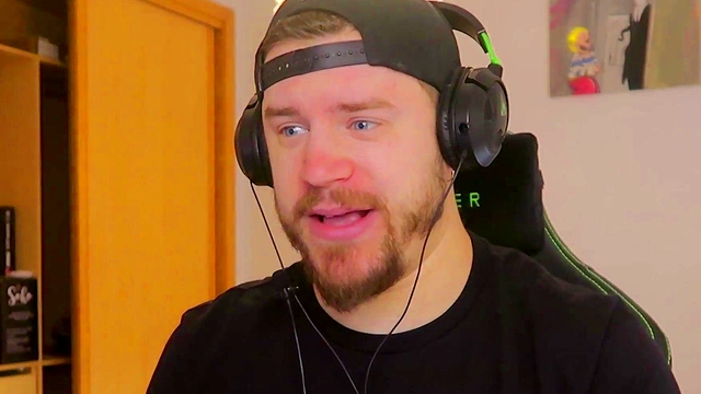 Horny Dragon Ball Girls Bulma & Launch Fuck With Kamehameha Passion