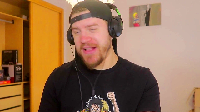 Horny Dragon Ball Girls Bulma & Launch Fuck With Kamehameha Passion