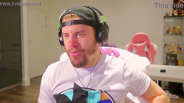 Hentai Squirt Gun Battle Ends With Wet Girls And Juicy Finale