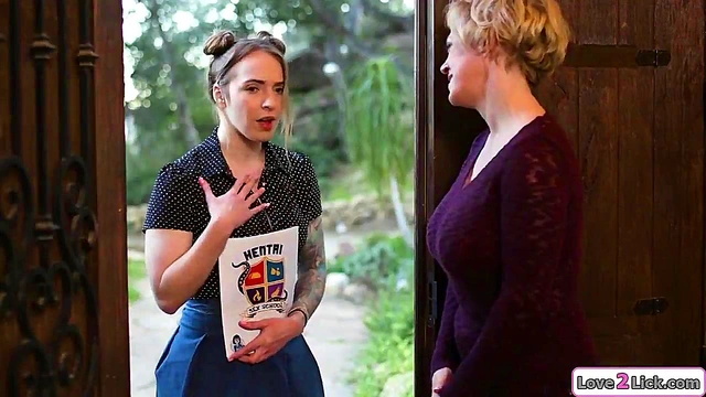 Milf rims an hentai fan in roleplay sex