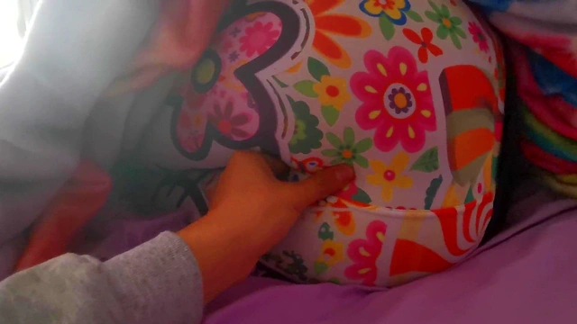 Fingering my big booty roommate, I fucked her (part 1)