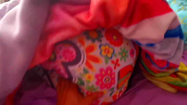 Fingering my big booty roommate, I fucked her (part 1)