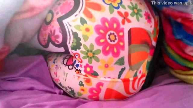 Fingering my big booty roommate, I fucked her (part 1)